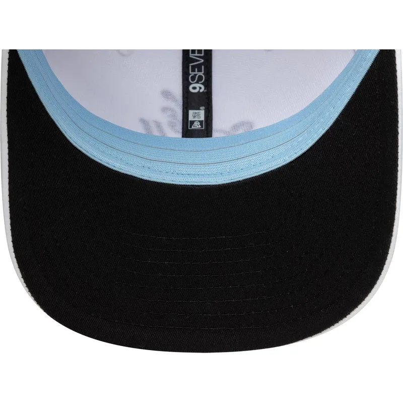 biala-zakrzywiona-czapka-snapback-9seventy-stretch-snap-technical-golf-new-era