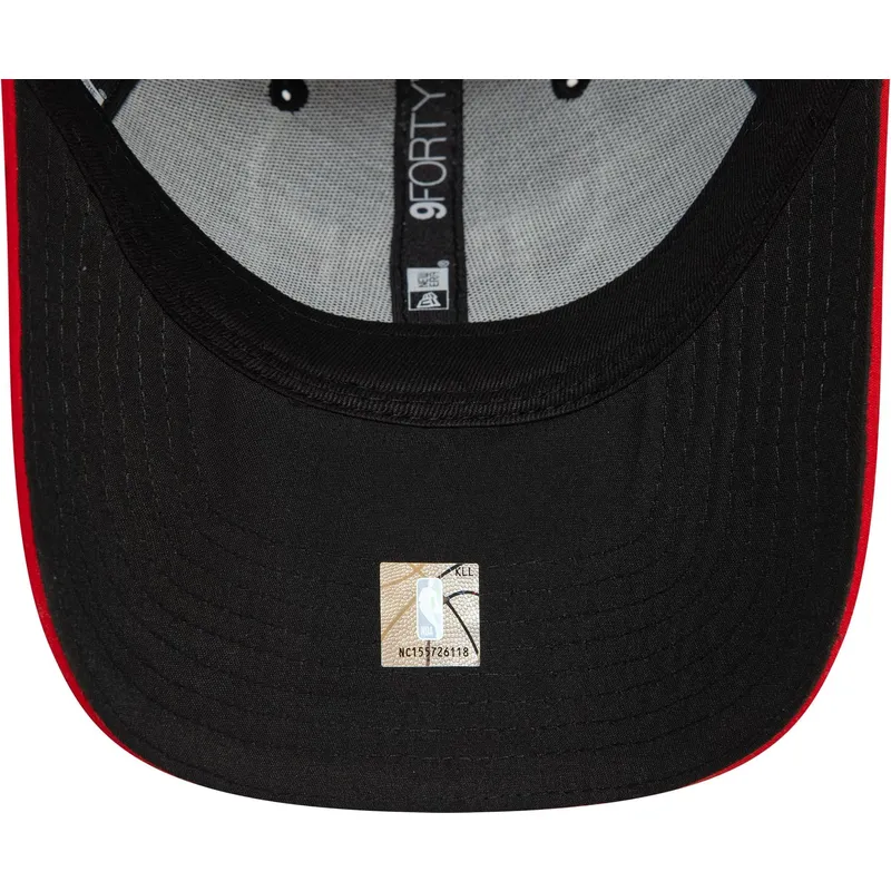 cepur-izliekta-melns-regulejams-9forty-microfibre-no-chicago-bulls-nba-no-new-era