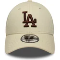 beige-bojd-justerbar-keps-med-brunt-logo-9forty-league-essential-fran-los-angeles-dodgers-mlb-av-new-era