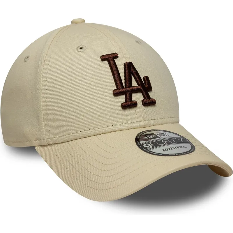 bezowa-regulowana-czapka-z-zakrzywionym-daszkiem-z-brazowym-logo-9forty-league-essential-los-angeles-dodgers-mlb-new-era