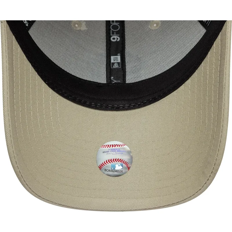 new-era-curved-brim-9forty-camo-infill-new-york-yankees-mlb-beige-adjustable-cap
