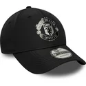 cepur-izliekta-melns-regulejams-9forty-reflective-no-manchester-united-football-club-premier-league-no-new-era