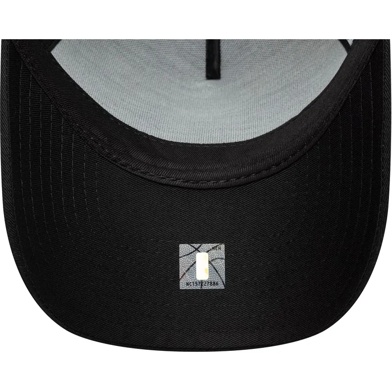 czarna-zakrzywiona-czapka-snapback-9forty-e-frame-metallic-chicago-bulls-nba-new-era