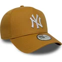braune-gebogene-snapback-kappe-9forty-e-frame-league-essential-der-new-york-yankees-mlb-von-new-era