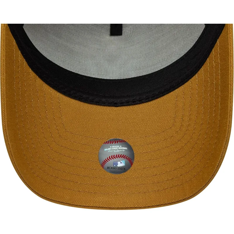 brazowa-czapka-z-daszkiem-snapback-9forty-e-frame-league-essential-new-york-yankees-mlb-new-era