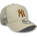 beige-trucker-cap-mit-braunem-logo-a-frame-league-essential-der-new-york-yankees-mlb-von-new-era