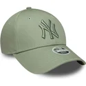 casquette-courbee-verte-claire-ajustable-avec-logo-vert-pour-femme-9forty-league-essential-new-york-yankees-mlb-new-era