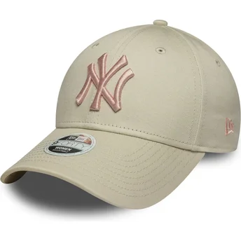 New Era Curved Brim Women Pink Logo 9FORTY League Essential New York Yankees MLB Beige Adjustable Cap