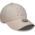 rozowa-regulowana-czapka-z-zakrzywionym-daszkiem-z-rozowym-logo-dla-kobiet-9forty-metallic-logo-new-york-yankees-mlb-new-era