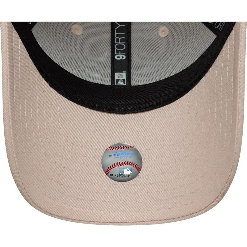 justerbar-rosa-bojd-keps-med-rosa-logotyp-for-dam-9forty-metallic-logo-fran-new-york-yankees-mlb-av-new-era