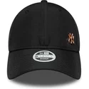 gorra-curva-negra-ajustable-con-logo-bronce-para-mujer-9forty-flawless-de-new-york-yankees-mlb-de-new-era