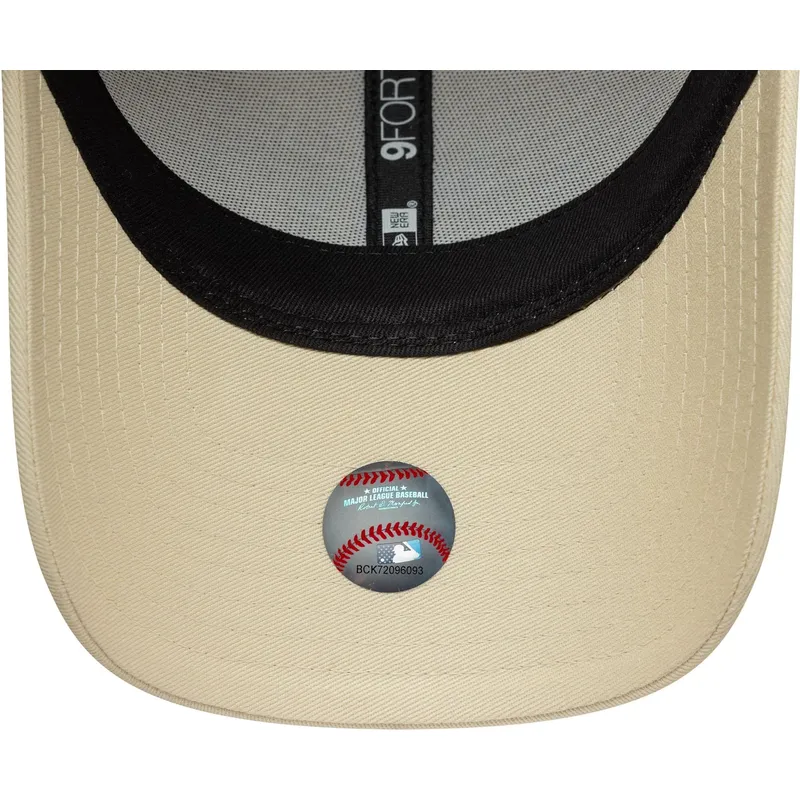 cap-izliekta-beige-adjustable-strap-9forty-sequin-wordmark-no-new-york-yankees-mlb-no-new-era