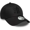 schwarze-verstellbare-curved-cap-mit-schwarzem-logo-fur-damen-9forty-bow-back-der-new-york-yankees-mlb-von-new-era