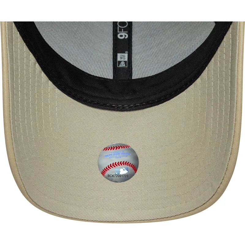 new-era-curved-brim-women-9forty-pu-new-york-yankees-mlb-beige-adjustable-cap-with-beige-logo