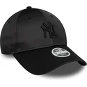 casquette-courbee-noire-snapback-avec-logo-noir-pour-femme-9forty-satin-new-york-yankees-mlb-new-era