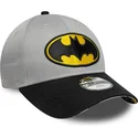 gra-och-svart-justerbar-kurvad-keps-for-barn-9forty-batman-dc-comics-fran-new-era