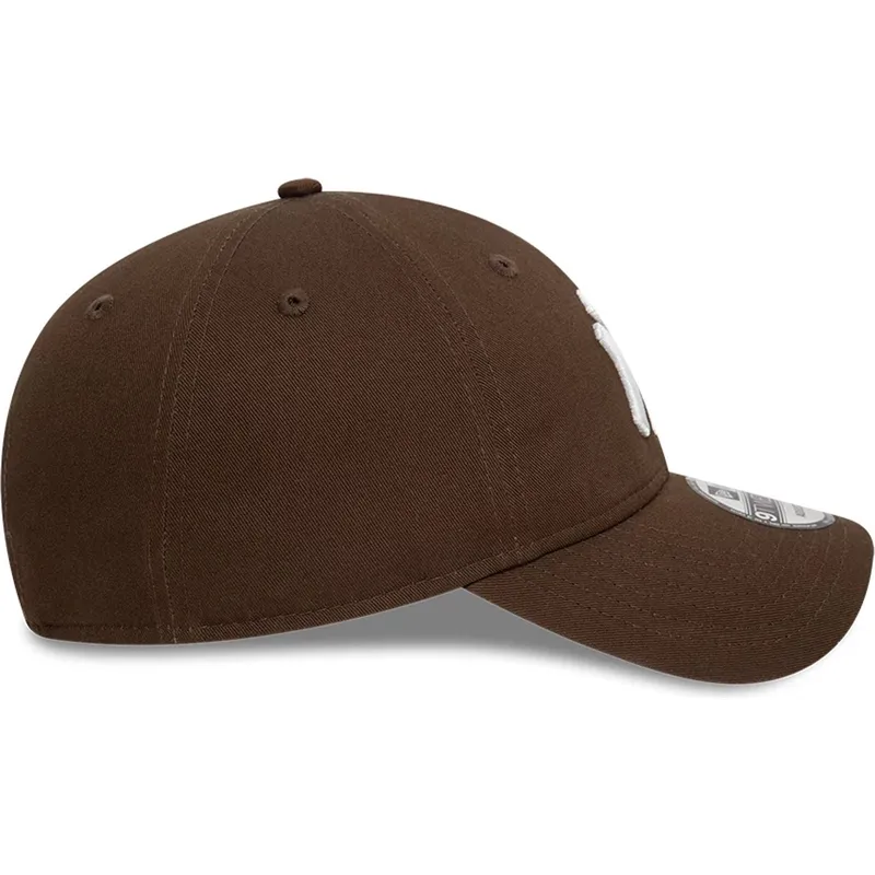 cap-izliekta-brown-adjustable-strap-9twenty-league-essential-no-new-york-yankees-mlb-no-new-era