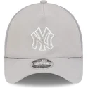 czapka-trucker-szara-z-szarym-logo-9forty-apex-batting-practice-new-york-yankees-mlb-new-era