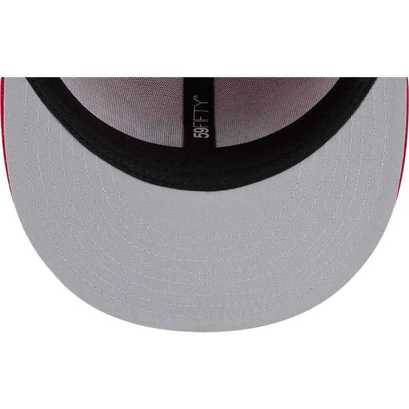 czerwona-dopasowana-czapka-z-plaskim-daszkiem-59fifty-canada-2026-world-baseball-classic-new-era