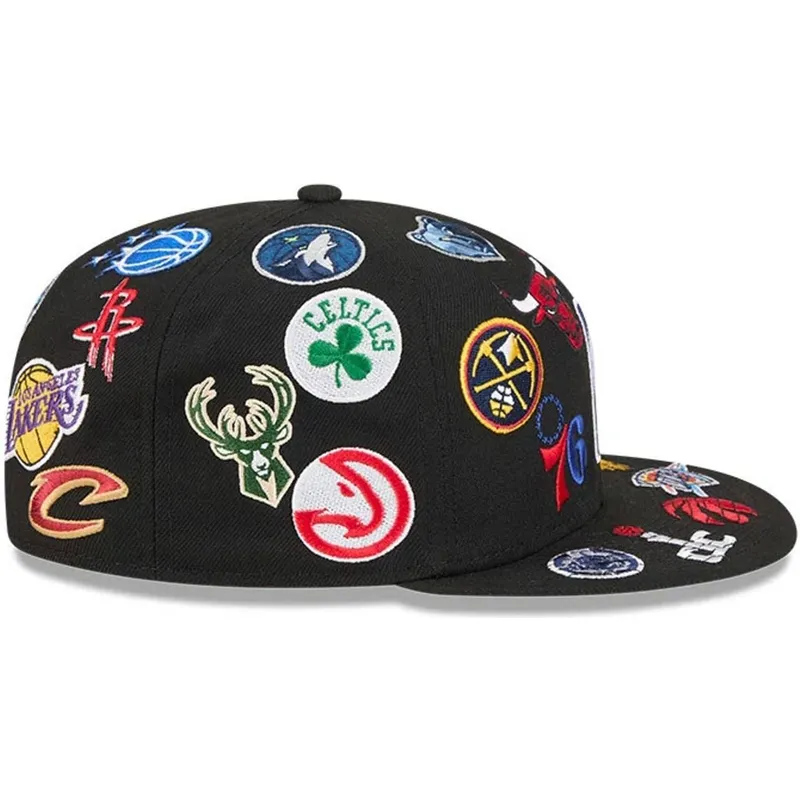 casquette-plate-noire-ajustee-59fifty-all-over-nba-new-era