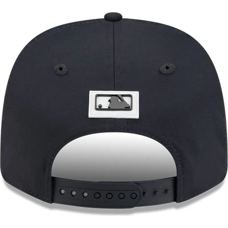 granatowa-zakrzywiona-czapka-snapback-9seventy-stretch-snap-clubhouse-new-york-yankees-mlb-new-era