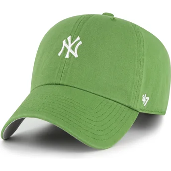 Grüne verstellbare gebogene Kappe Clean Up Base Runner Fatigue Green der New York Yankees MLB von 47 Brand