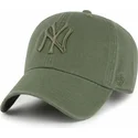 zielona-regulowana-czapka-z-zakrzywionym-daszkiem-z-zielonym-logo-clean-up-new-york-yankees-mlb-od-47-brand