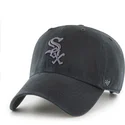czarna-regulowana-czapka-z-zakrzywionym-daszkiem-z-szarym-logo-clean-up-chicago-white-sox-mlb-od-47-brand