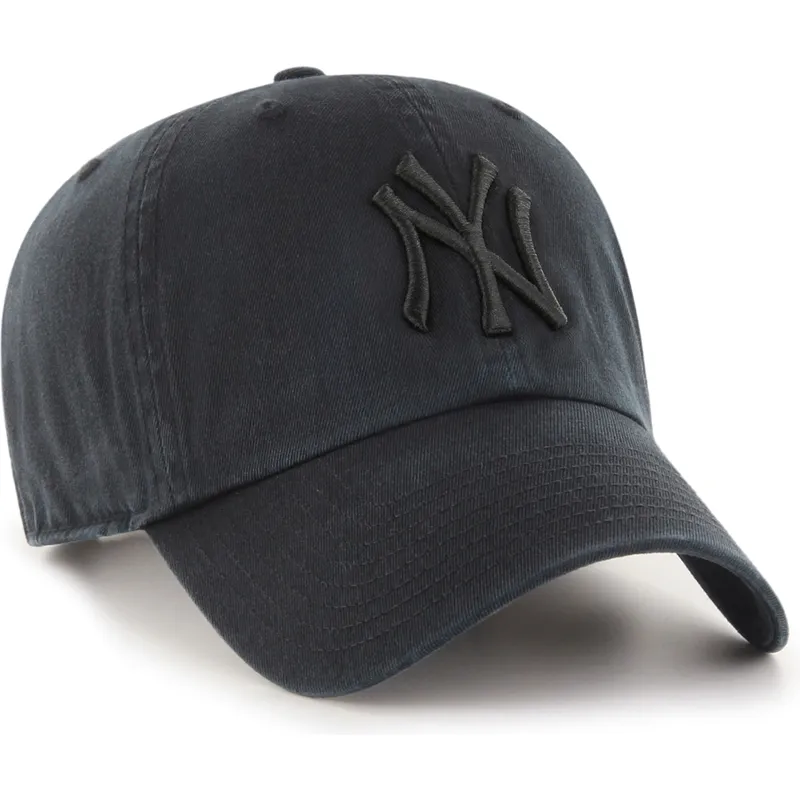 czarna-regulowana-czapka-z-zakrzywionym-daszkiem-z-czarnym-logo-clean-up-new-york-yankees-mlb-od-47-brand