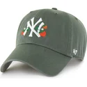 zielona-regulowana-czapka-z-daszkiem-clean-up-icon-alt-strawberry-new-york-yankees-mlb-od-47-brand