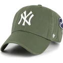 zielona-regulowana-czapka-z-daszkiem-clean-up-badges-new-york-yankees-mlb-od-47-brand