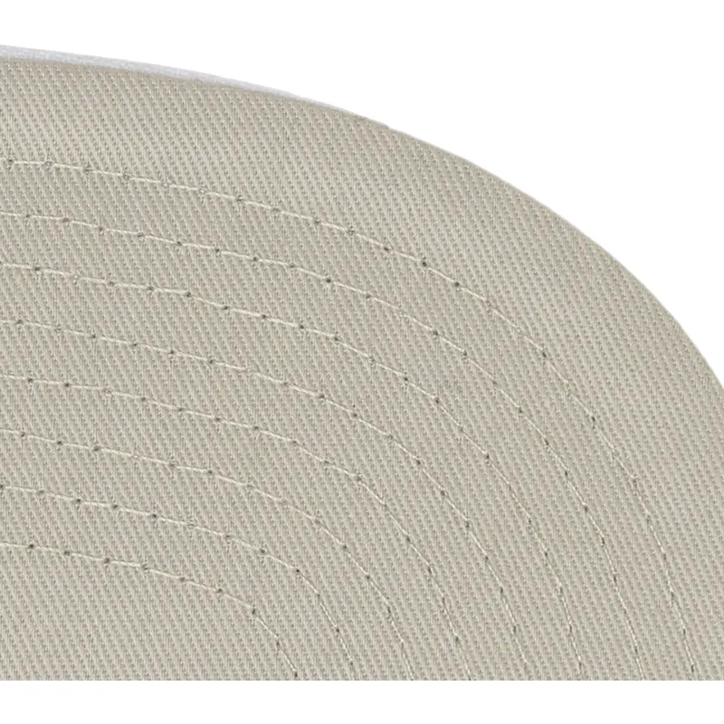 casquette-plate-blanche-rouge-et-noire-blanche-snapback-old-cut-chicago-bulls-nba-mitchell-ness