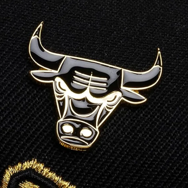 cepur-izliekta-melns-snapback-pinned-gold-pro-no-chicago-bulls-nba-no-mitchell-ness