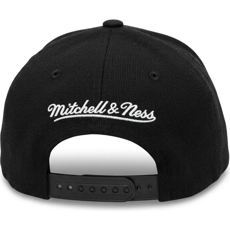 schwarze-gebogene-snapback-kappe-branded-von-mitchell-ness