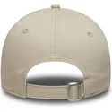 gorra-curva-beige-ajustable-con-logo-naranja-para-nino-9forty-league-essential-de-new-york-yankees-mlb-de-new-era