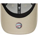 bezowa-zakrzywiona-czapka-regulowana-z-pomaranczowym-logo-dla-chlopca-9forty-league-essential-new-york-yankees-mlb-new-era