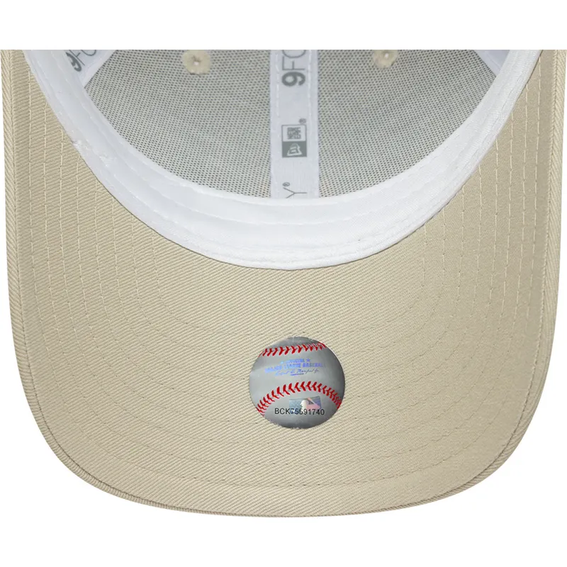gorra-trucker-beige-ajustable-con-logo-naranja-para-nino-9forty-homefield-de-new-york-yankees-mlb-de-new-era