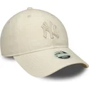 bezowa-regulowana-czapka-z-daszkiem-z-bezowym-logo-dla-kobiet-9twenty-midi-linen-new-york-yankees-mlb-new-era