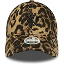czapka-z-zakrzywionym-daszkiem-w-panterke-regulowana-z-czarnym-logo-dla-kobiet-9twenty-leopard-new-york-yankees-mlb-new-era