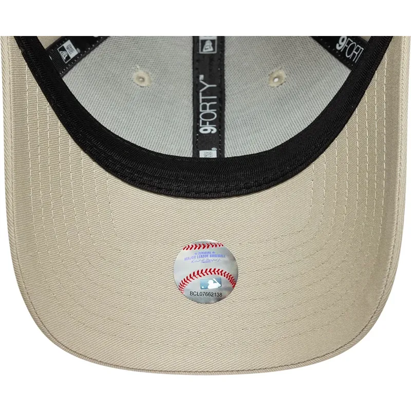 bezowa-regulowana-czapka-z-zakrzywionym-daszkiem-z-zielonym-logo-dla-kobiet-9forty-league-essential-los-angeles-dodgers-mlb-new-