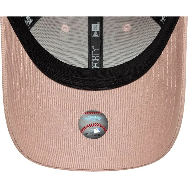 casquette-courbee-rose-ajustable-avec-logo-rose-pour-femme-9forty-league-essential-new-york-yankees-mlb-new-era