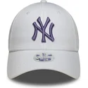 casquette-courbee-blanche-ajustable-avec-logo-violet-pour-femme-9forty-league-essential-new-york-yankees-mlb-new-era