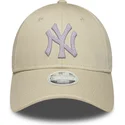 beige-verstellbare-curved-cap-fur-damen-9forty-metallic-der-new-york-yankees-mlb-von-new-era