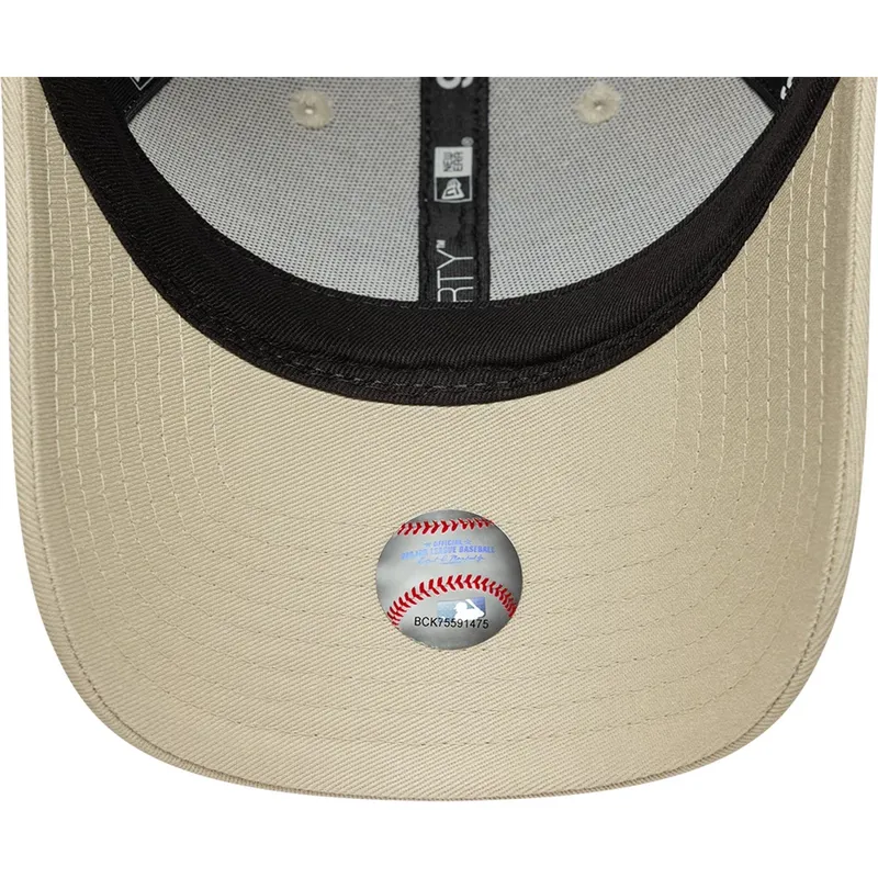 beige-verstellbare-curved-cap-fur-damen-9forty-metallic-der-new-york-yankees-mlb-von-new-era