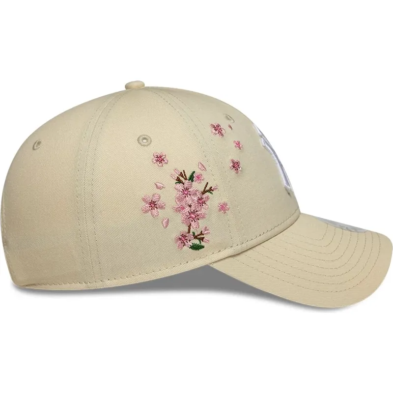 beige-verstellbare-curved-cap-fur-damen-9forty-floral-icon-side-der-new-york-yankees-mlb-von-new-era