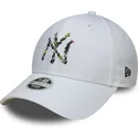 biala-regulowana-czapka-z-zakrzywionym-daszkiem-dla-kobiet-9forty-floral-infill-new-york-yankees-mlb-new-era