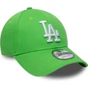 hellgrune-verstellbare-curved-cap-mit-weissem-logo-9forty-league-essential-der-los-angeles-dodgers-mlb-von-new-era