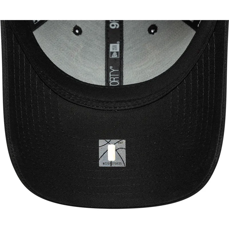 new-era-curved-brim-black-logo-9forty-team-outline-chicago-bulls-nba-black-adjustable-cap