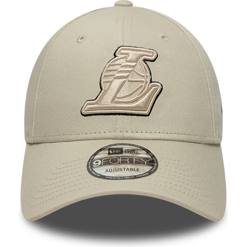 bezowa-regulowana-czapka-z-zakrzywionym-daszkiem-z-bezowym-logo-9forty-team-outline-los-angeles-lakers-nba-new-era