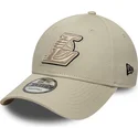 casquette-courbee-beige-ajustable-avec-logo-beige-9forty-team-outline-los-angeles-lakers-nba-new-era